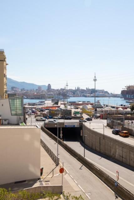 Grande Monolocale Con Parcheggio Interrato Incluso Apartment Genoa Luaran gambar