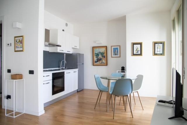 Grande Monolocale Con Parcheggio Interrato Incluso Apartment Genoa Luaran gambar