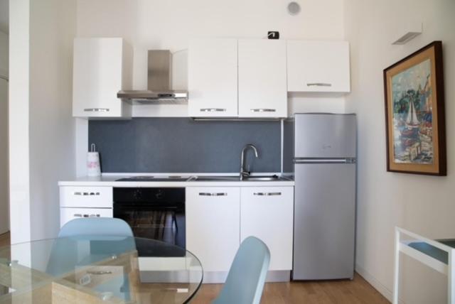 Grande Monolocale Con Parcheggio Interrato Incluso Apartment Genoa Luaran gambar