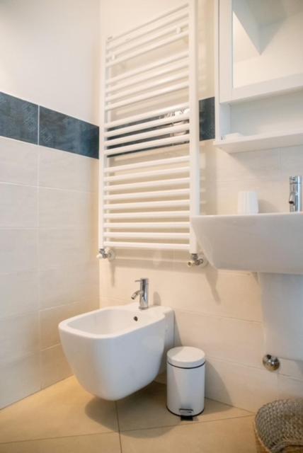 Grande Monolocale Con Parcheggio Interrato Incluso Apartment Genoa Luaran gambar